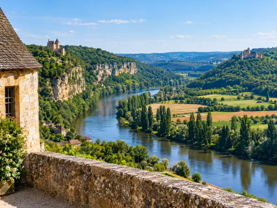 La terrazza sullo sperone di Beynac, da cui si vedono cinque castelli della Dordogne contemporaneamente